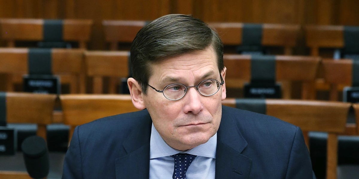 WASHINGTON, DC - JANUARY 12:  Michael Morell, former acting director of the CIA , prepares to testify to a House Armed Services Committee on Capitol Hill, January 12, 2016 in Washington, DC. The committee heard testimony from an outside view on the U.S. Strategy for Iraq and Syria and the Evolution of Islamic Extremism.  (Photo by Mark Wilson/Getty Images)