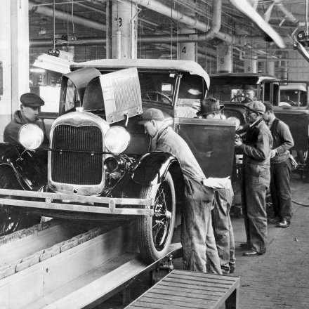(GERMANY OUT) USA Michigan : Ford Motor Company in Dearborn / Detroit: work on the assembly line - around 1934 - Vintage property of ullstein bild  (Photo by ullstein bild/ullstein bild via Getty Images)